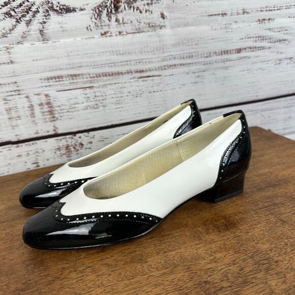 Womens VTG NEW Hushpuppy Soft Style Black White Spectator Block Heel Pumps Sz 7 - Picture 1 of 13
